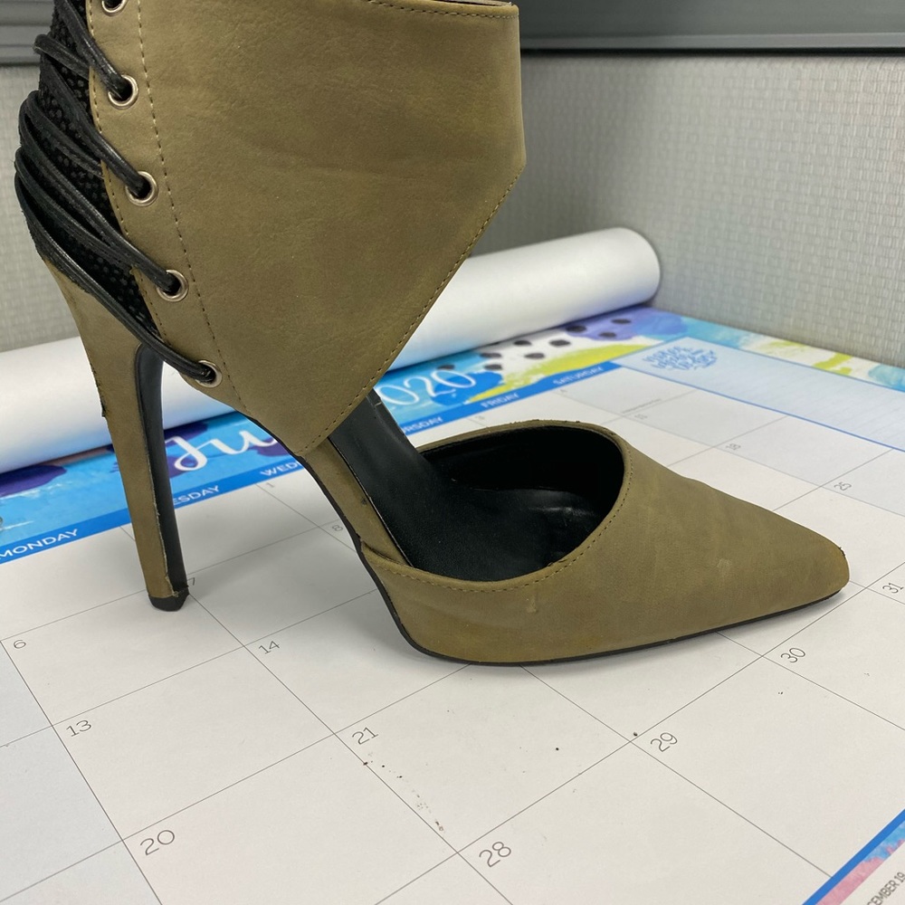 Heels - Picture 7 of 7